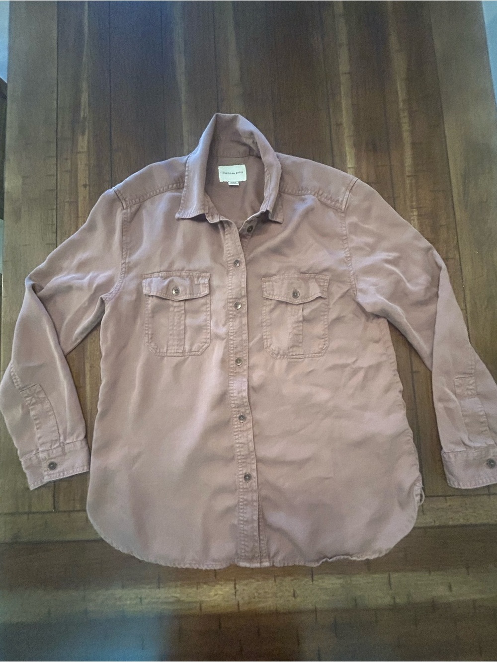 Woman’s American Eagle Long Sleeve Button-Up Shirt in Dusty Rose size M